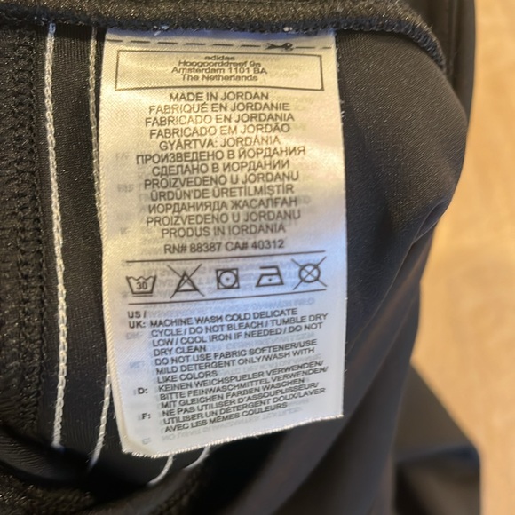 Adidas Women’s Aeroready Classic Black with White 3 Stripe Small 26” inseam - Picture 7 of 7